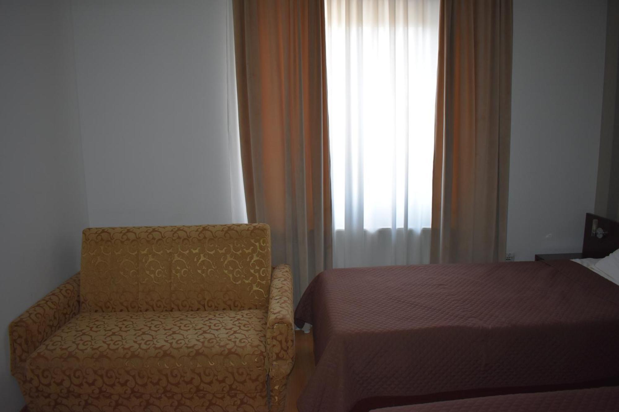 Garni Hotel Lion Jagodina Eksteriør bilde